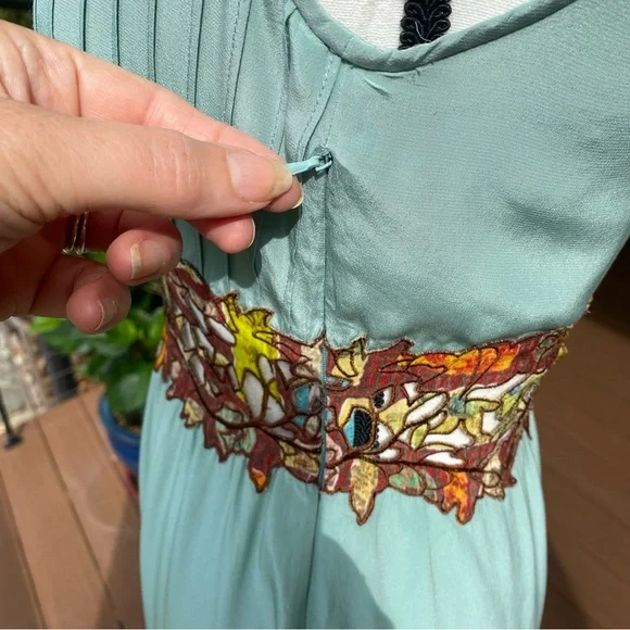 ⭐️SHANGHAI TANG⭐️ Seafoam Green Silk Dress with leaf embellishments ⭐️STUNNING - Picture 5 of 16